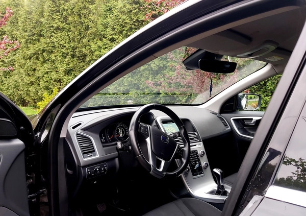 Volvo XC 60 cena 70000 przebieg: 130000, rok produkcji 2016 z Przysucha małe 436